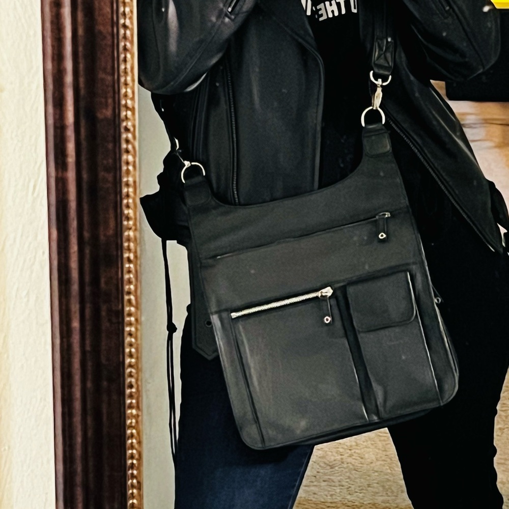 Gun Tote’n Mamas concealed carry Crossbody purse distressed black leather